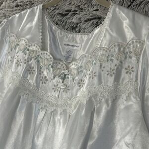 Vtg Nightgown Long Sleeve White Satin Lace Floral Embroidered Cottage Victorian